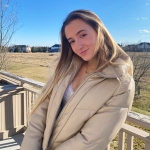 Meet your Posher, Ana